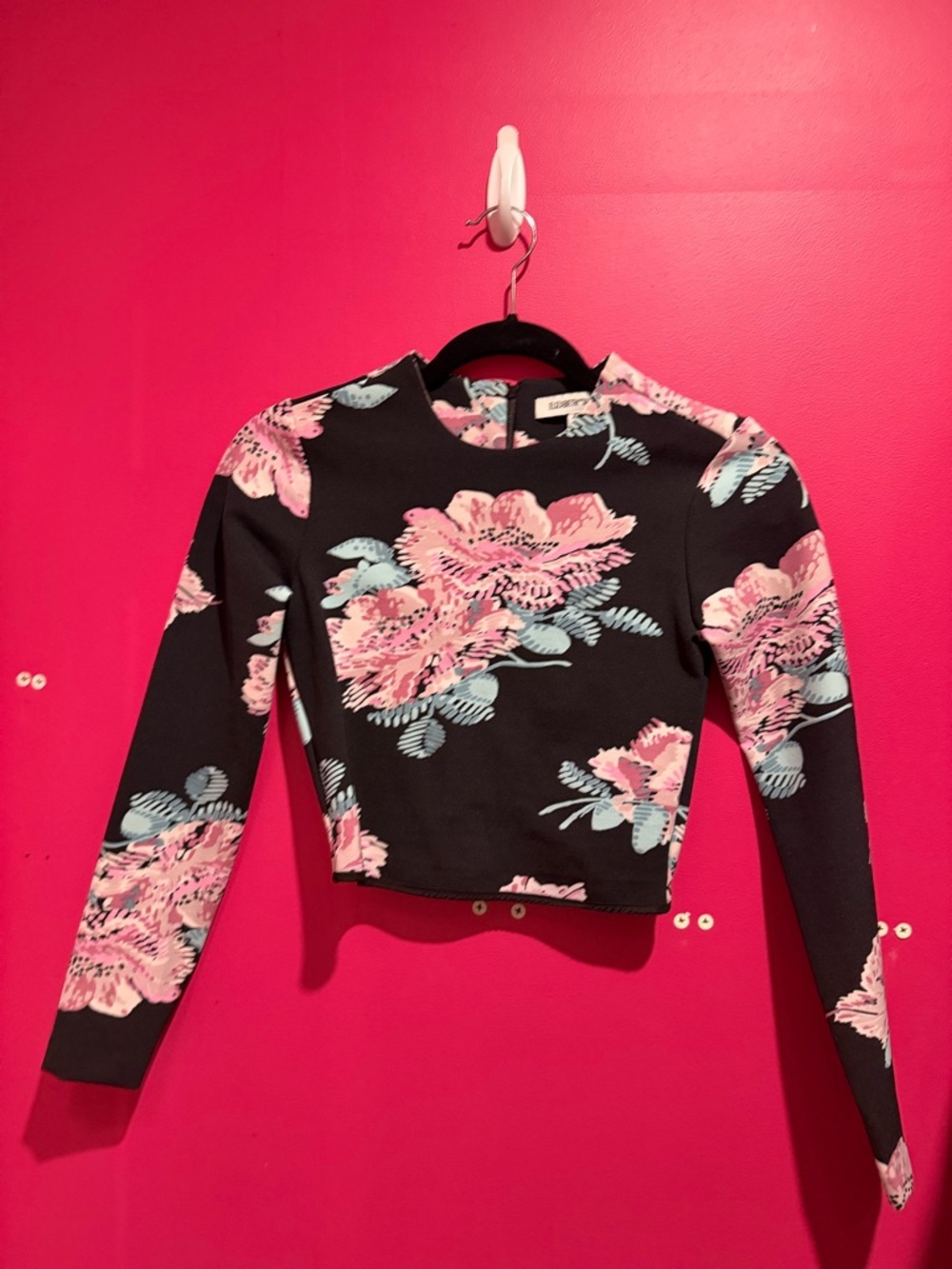 Elizabeth and James Black Floral Long-Sleeve Crop Top